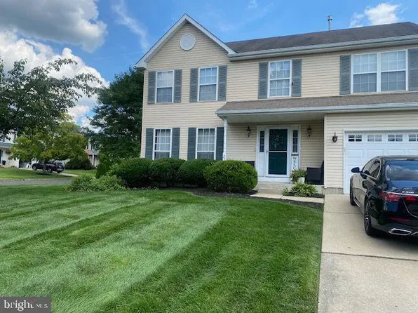 24 Woodyfield Ln, Delran, NJ 08075