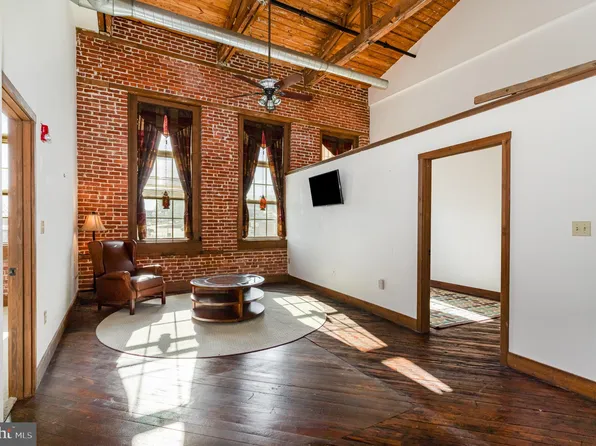 600 N Hartley St APT 303, York, PA 17404