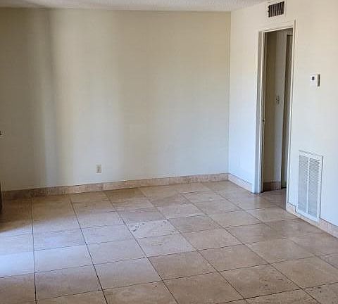 5th image of 2413 W HAZELWOOD Street #281