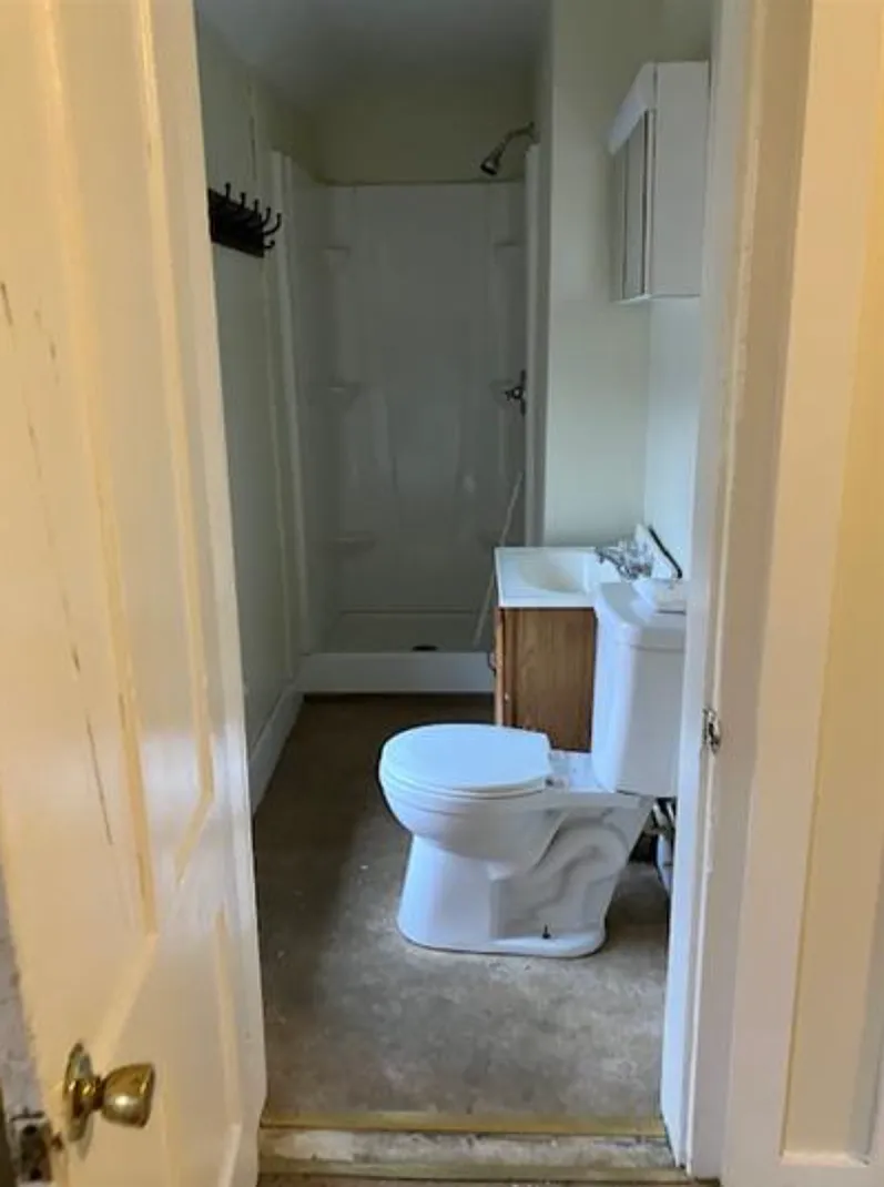 3 Bedroom, 1 Bathroom — Photo 3