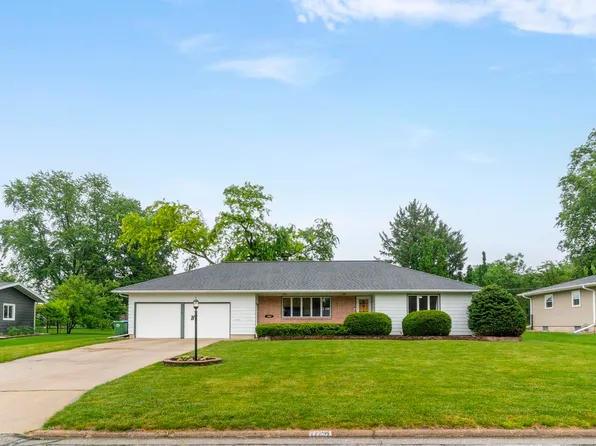 1162 Ridgemont Rd, Waterloo, IA 50701