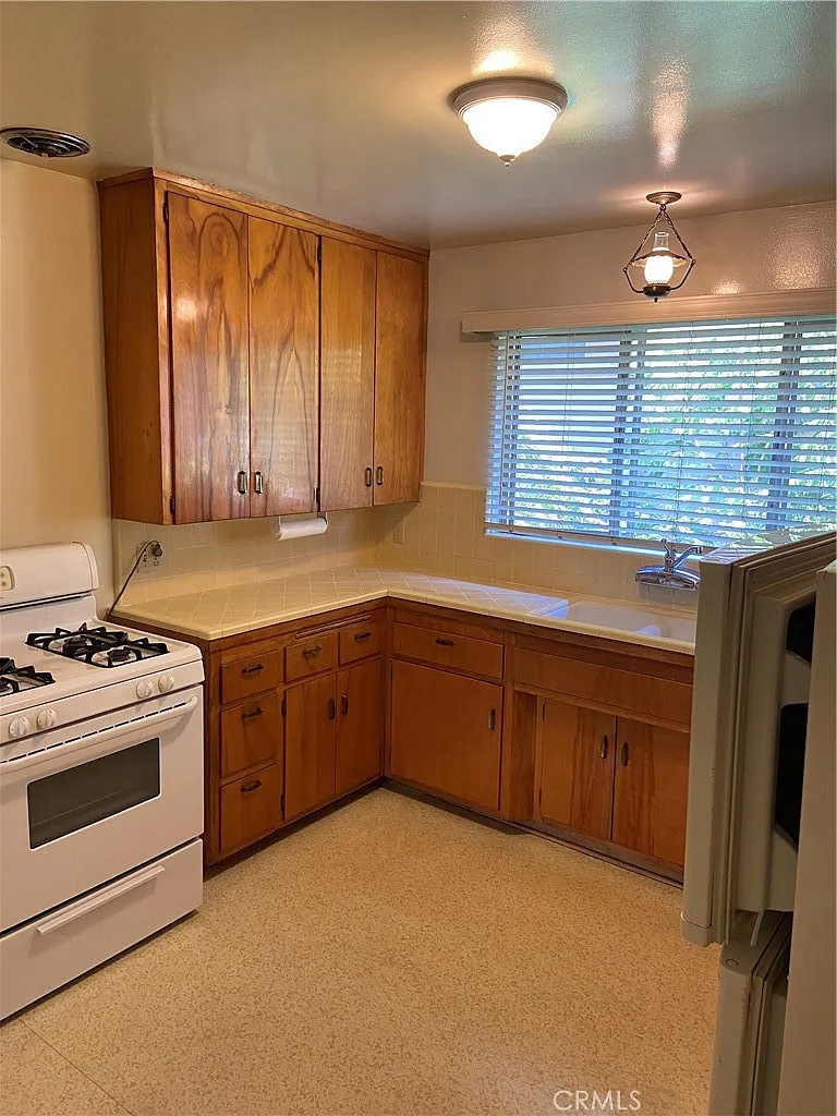 2 bed, 925 sqft, $2,298 — Photo 4