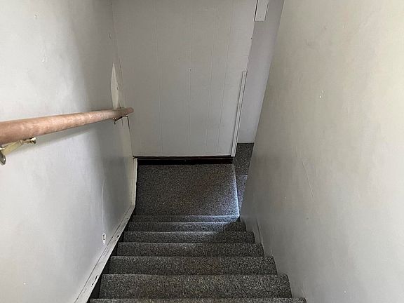 3rd image of 719 Brown St