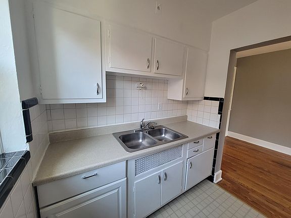4th image of 5531 Chippewa St #2W