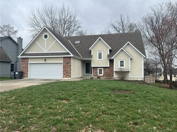 2430 NW Windwood Dr, Lees Summit, MO 64081
