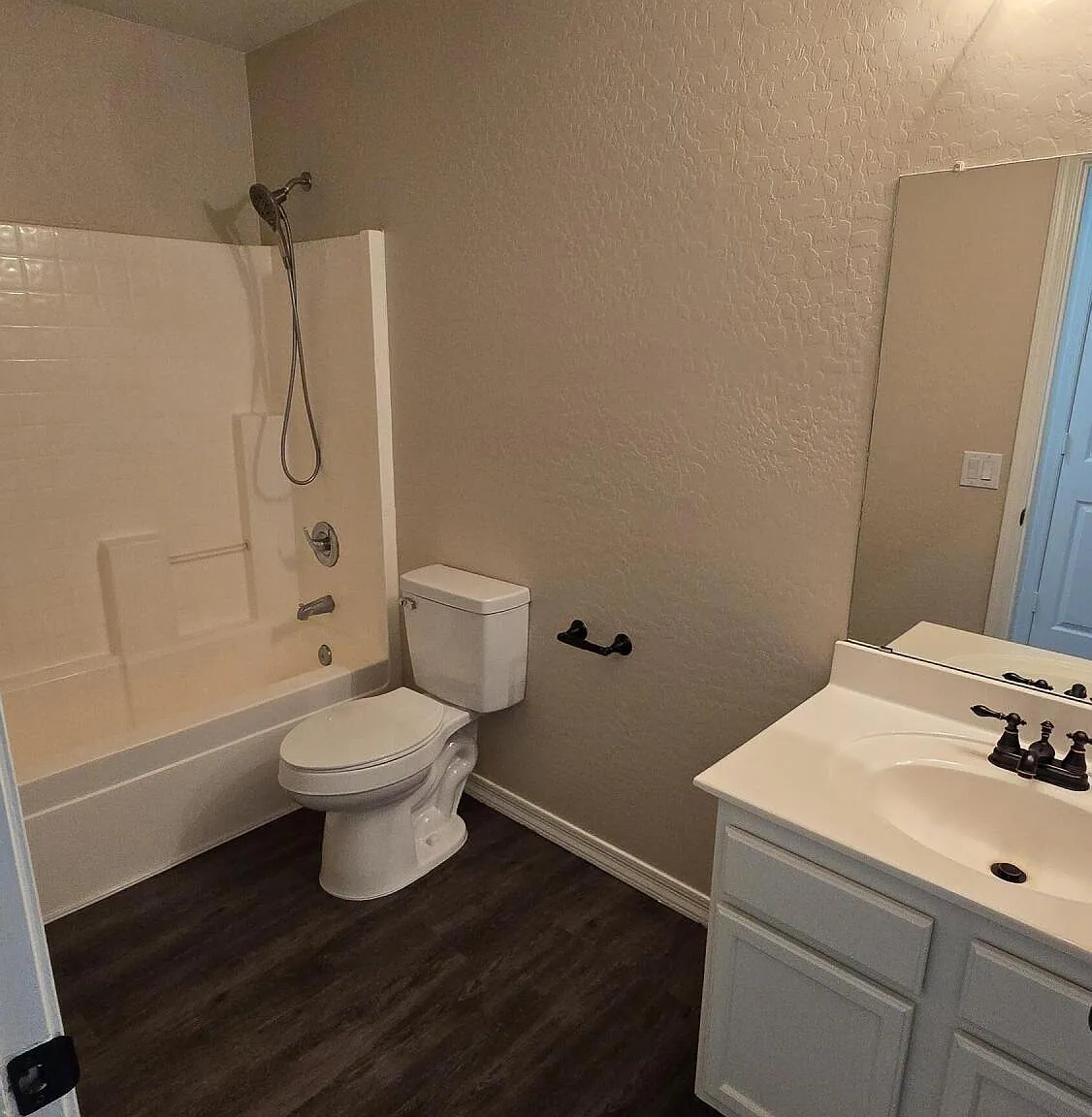 4 bed, 3.0 bath, 2178 sqft, $2,295 — Photo 4