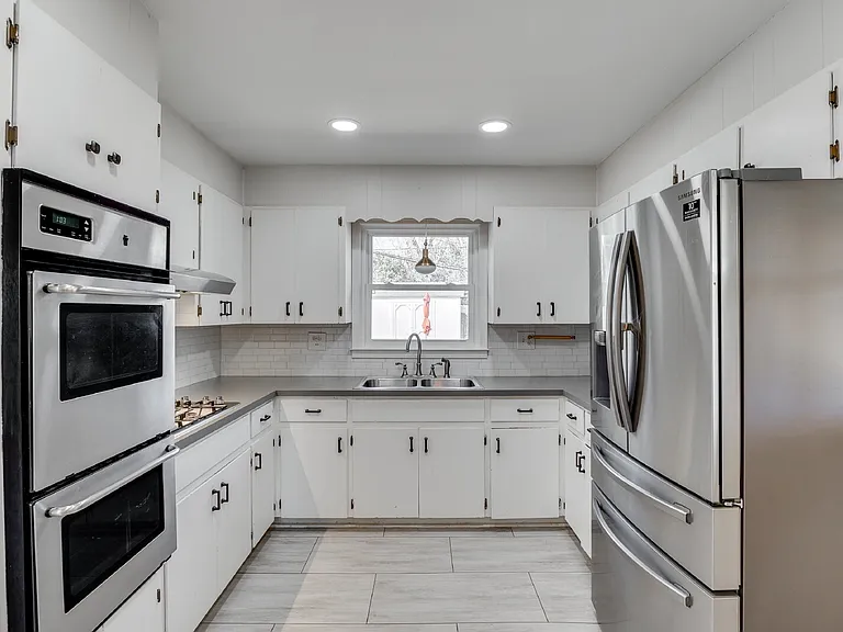 1615 Tillman St — Photo 13