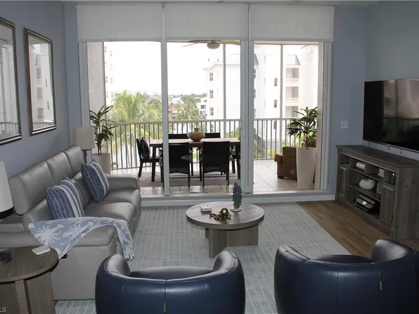 470 Launch Cir APT 503, Naples, FL 34108