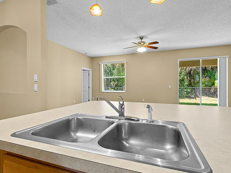 37 Pine Grove Dr — Photo 9