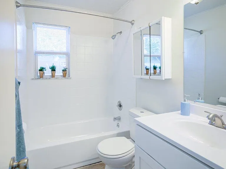 Eatoncrest Apartment Homes — Photo 9