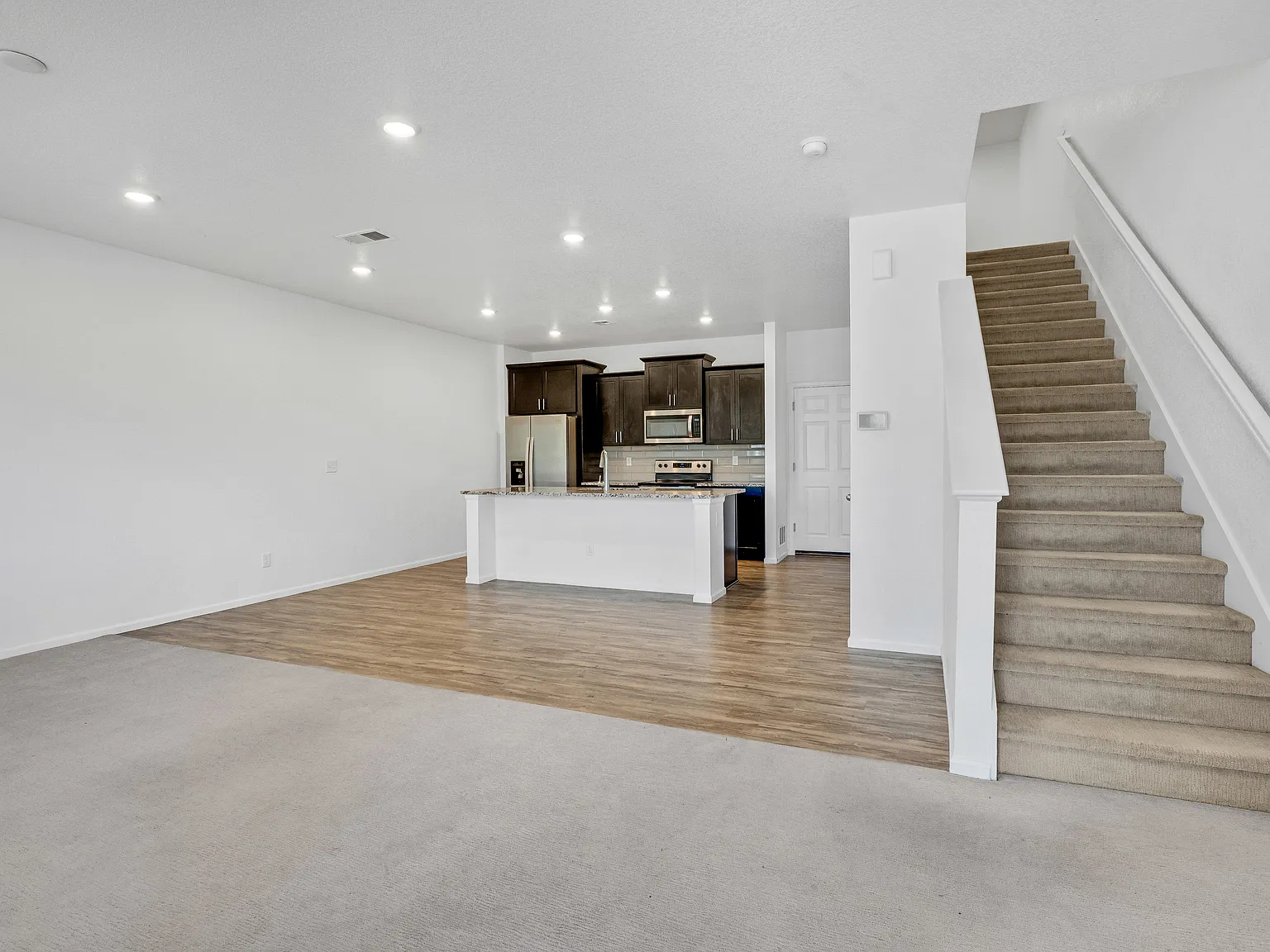 21072 E 60th Ave — Photo 3