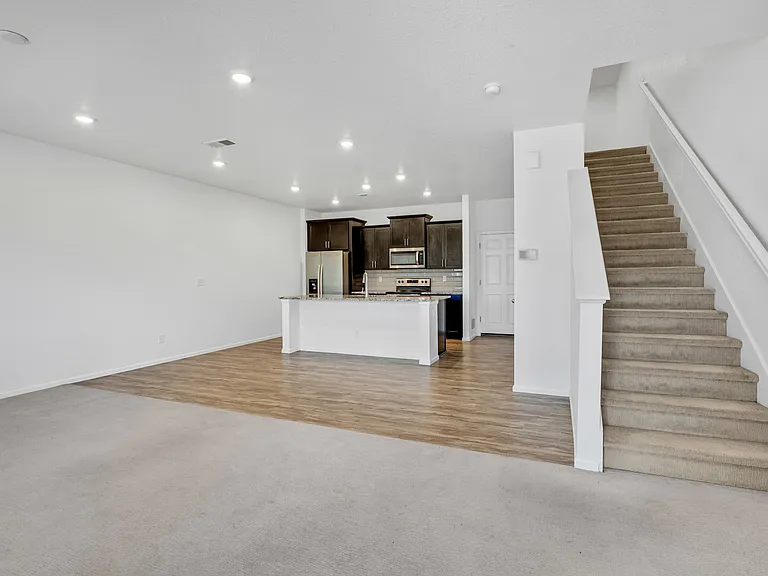 21072 E 60th Ave — Photo 3