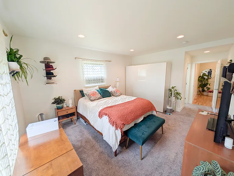 1039 Stuart St — Photo 8