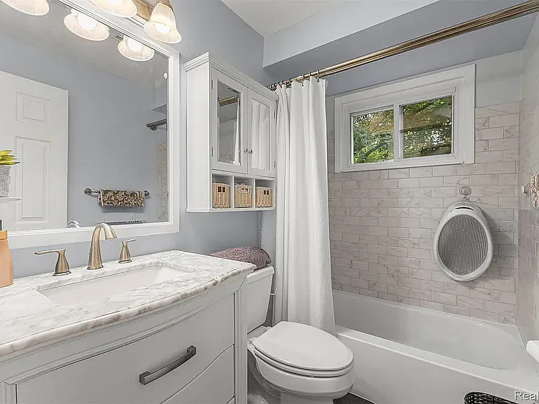 520 Byron St — Photo 28