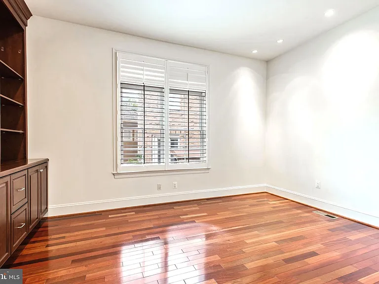 8319 Quarry Manor Ter — Photo 11