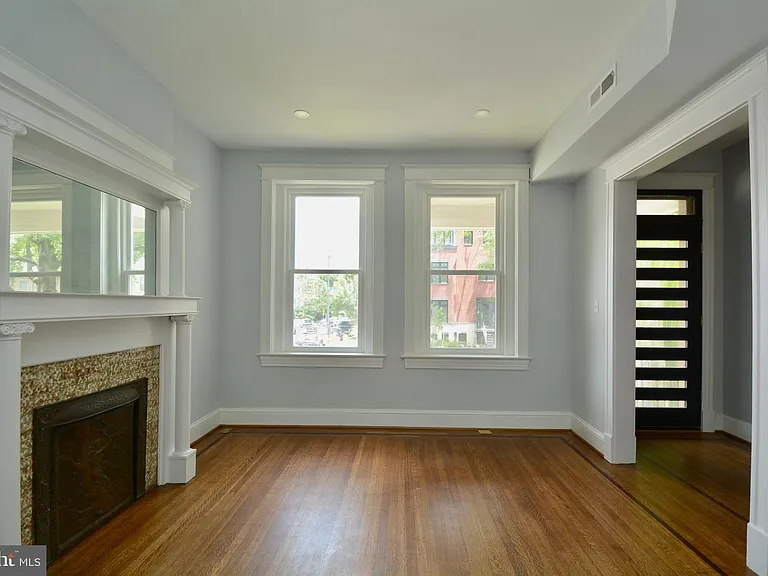 1724 2nd St NW — Photo 7