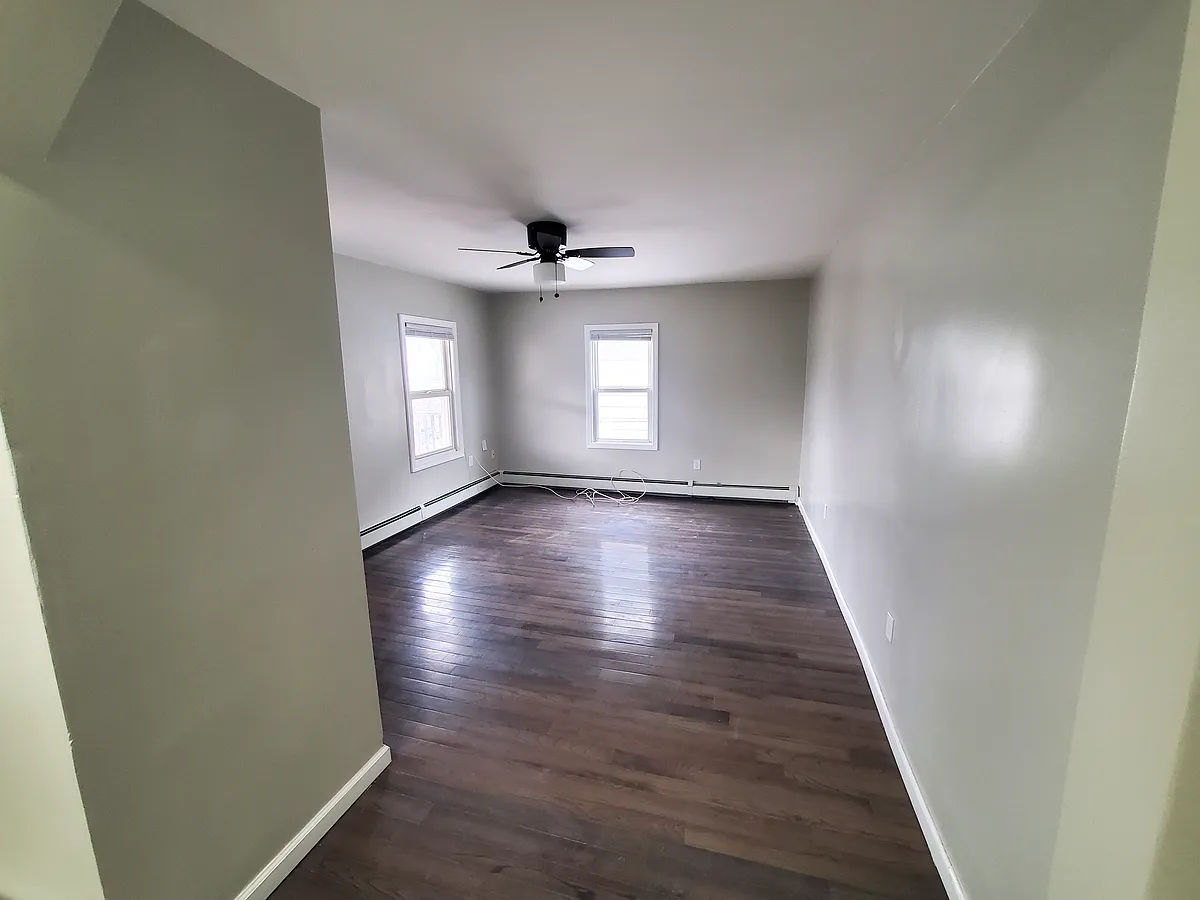 Building Photo - 933-35 W 3rd St #2