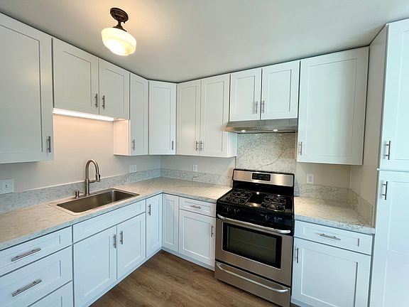 New Kitchen with quartz countertops