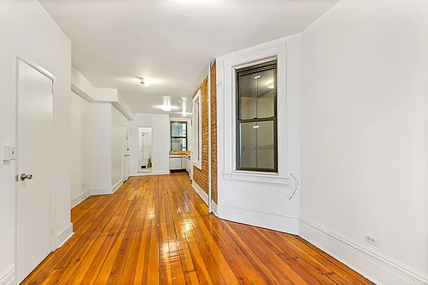 Rented by Pistilli Realty Group | media 2