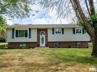 10230 N Fox Creek Dr, Brimfield, IL 61517