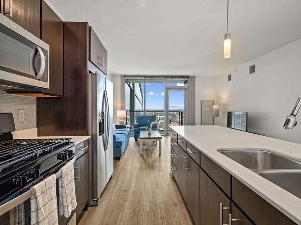 3740 N Halsted St APT 1124