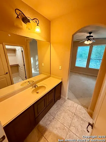 215 Evans Oak Ln — Photo 33
