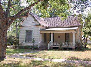 500 Gresham St, Smithville, TX 78957