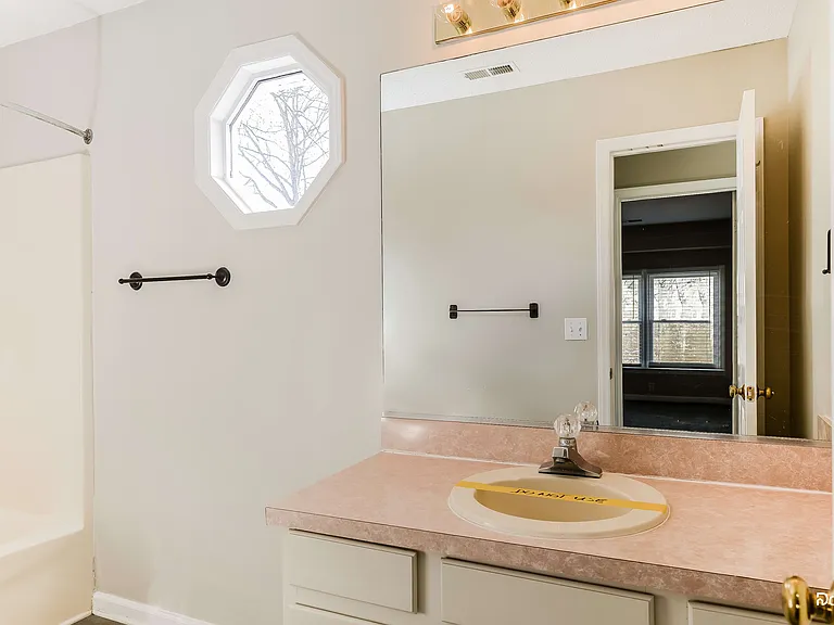 4015 Sherry Ct — Photo 8