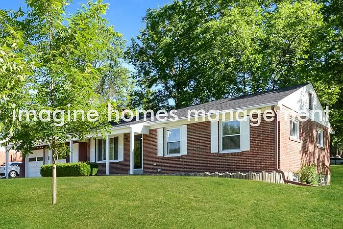 3 bed, 1.5 bath, 1588 sqft, $2,179 — Photo 2