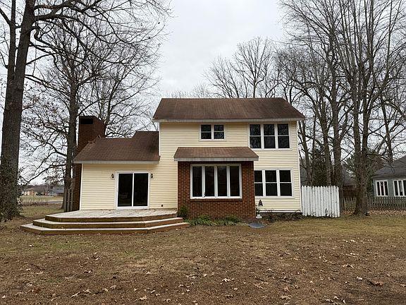 3rd image of 2 Hickory Ln