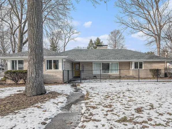 2801 Martin Manor Dr, Goshen, IN 46526