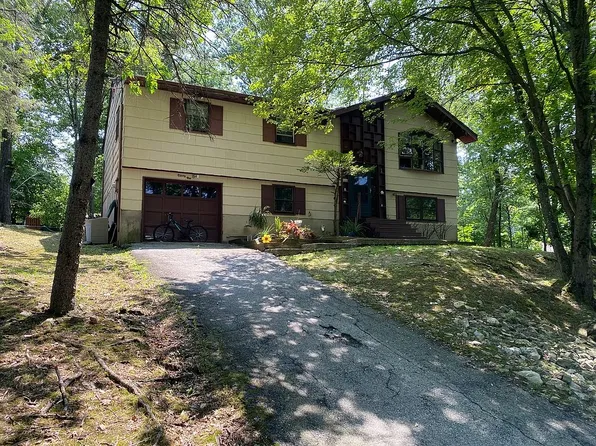 31 Berkley Rd, Hopatcong, NJ 07843