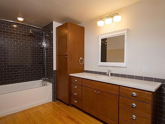 4th image of 722 W Delavan Ave #207