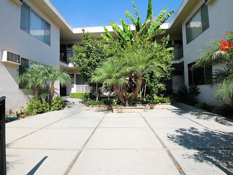 1831 Camden Ave — Photo 9