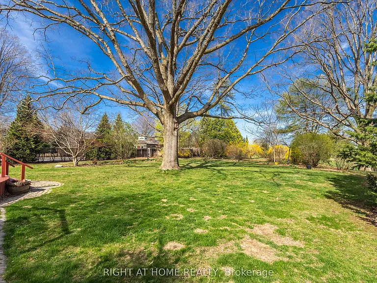 67 Saint Margarets Rd — Photo 38