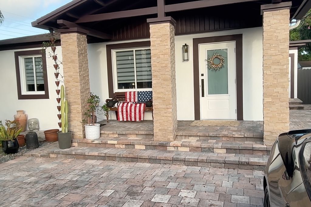 310 SW 65th Ave - Property Image