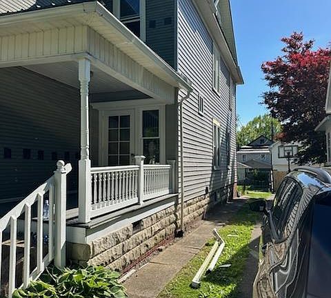 2nd image of 813 1/2 4th St #2