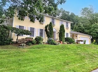 8 Alicia Cir, Warwick, RI 02886