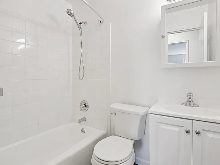 Maple Court Apartments — Photo 7