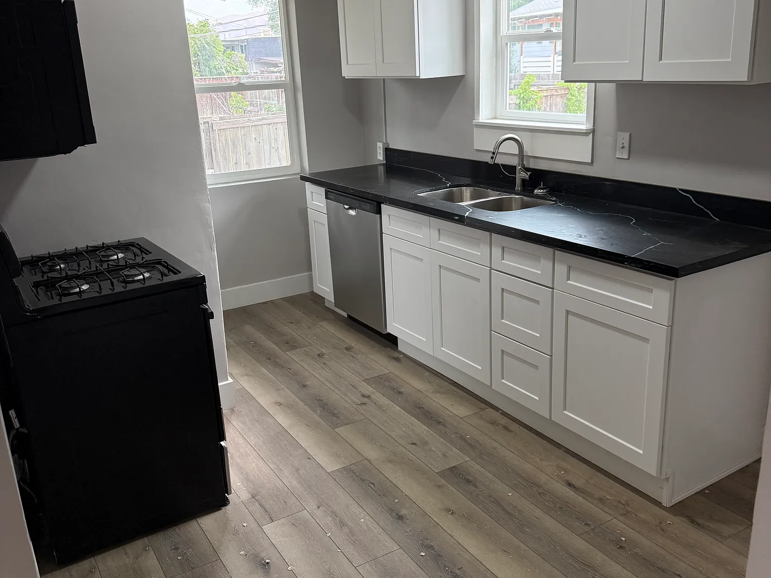3 bed, 1200 sqft, $2,100 — Photo 2
