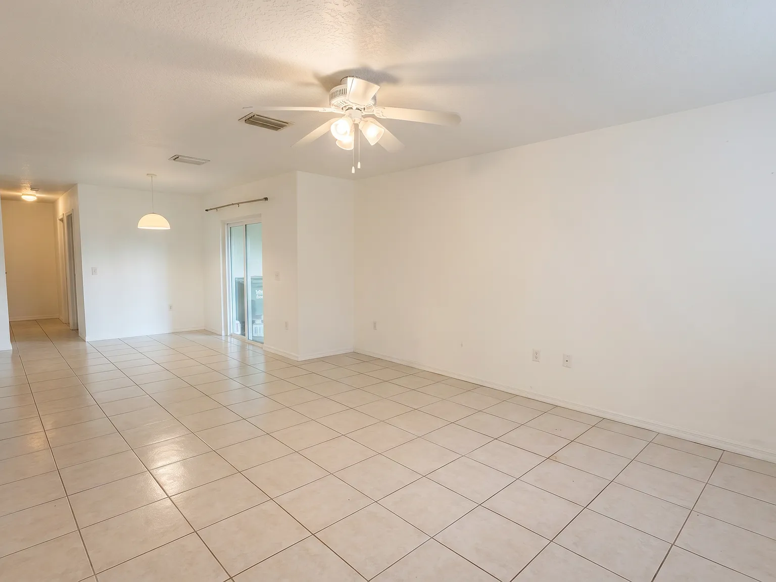 1022 Foster Road - B — Photo 3