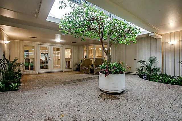 6951 Stefani Dr — Photo 20
