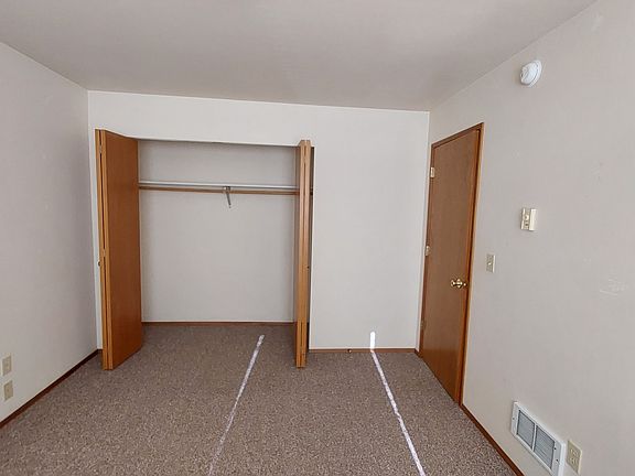 4th image of 4290 Hill St APT B2