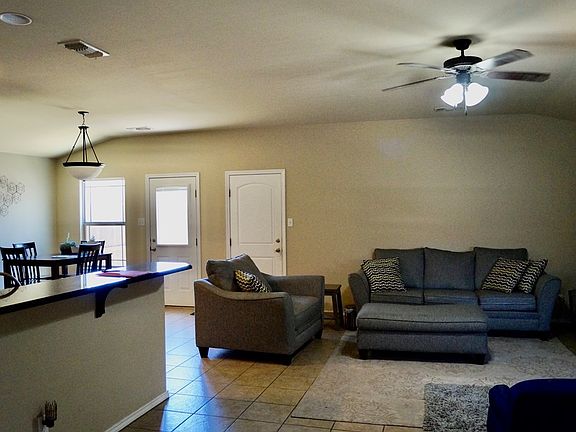3rd image of 3611 Gillespie Ln