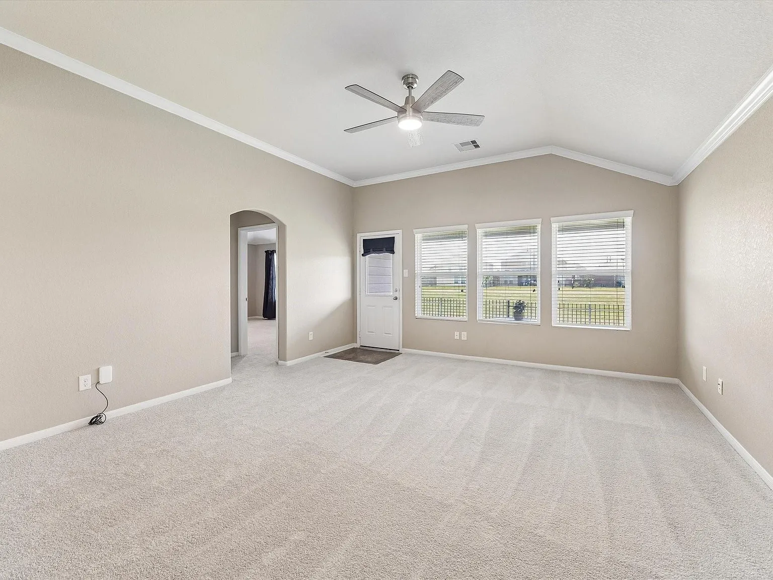 3 bed, 2.0 bath, 1794 sqft, $2,300 — Photo 4