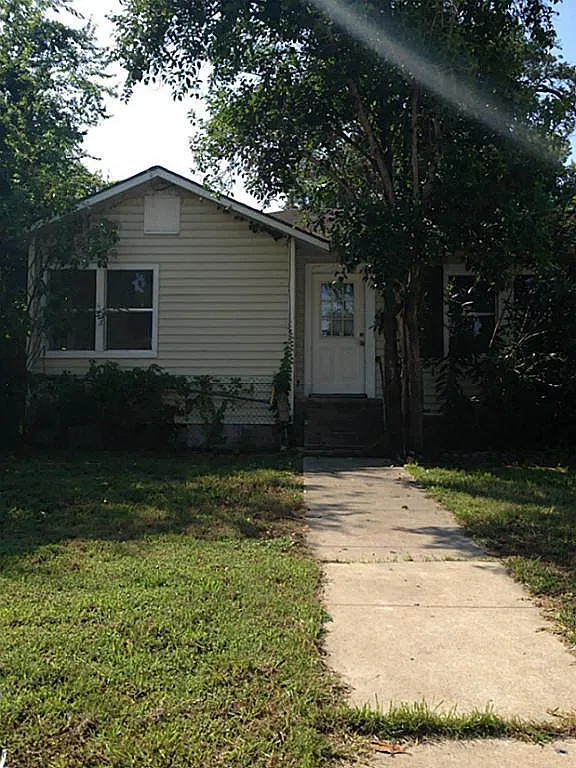 3 bed, 2.0 bath, 1052 sqft, $1,200 — Photo 1
