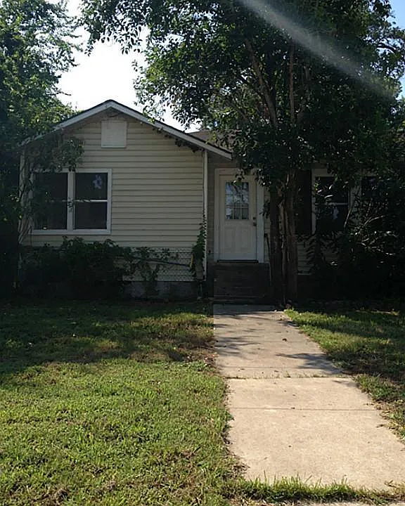 923 McCall Ave