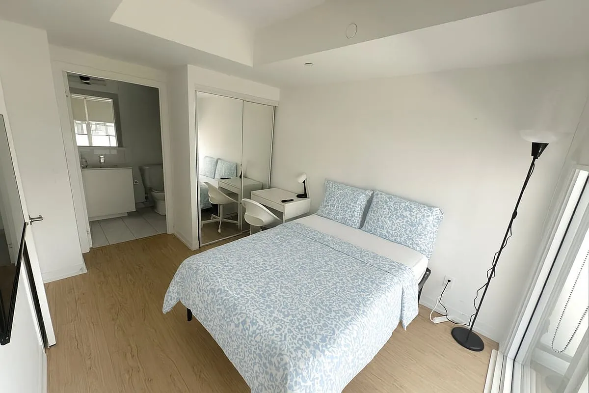 Master Room - Church St & Wood St — Photo 2