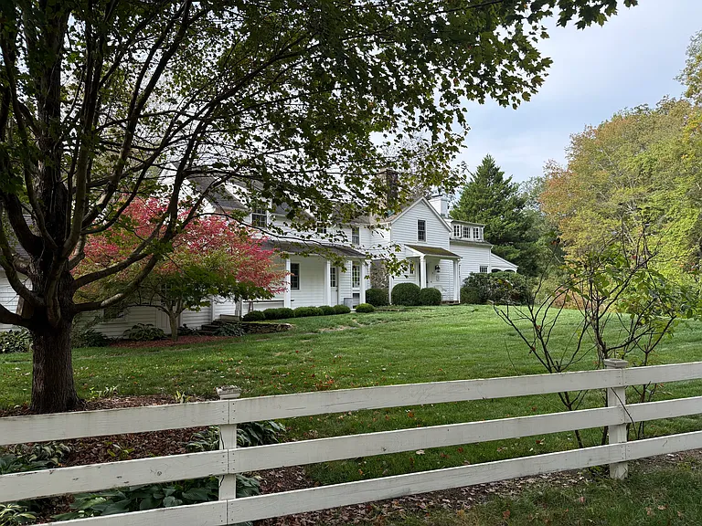 1 Stillwater Ln — Photo 36