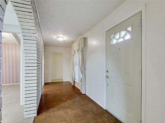 5th image of 2704 Westridge Dr